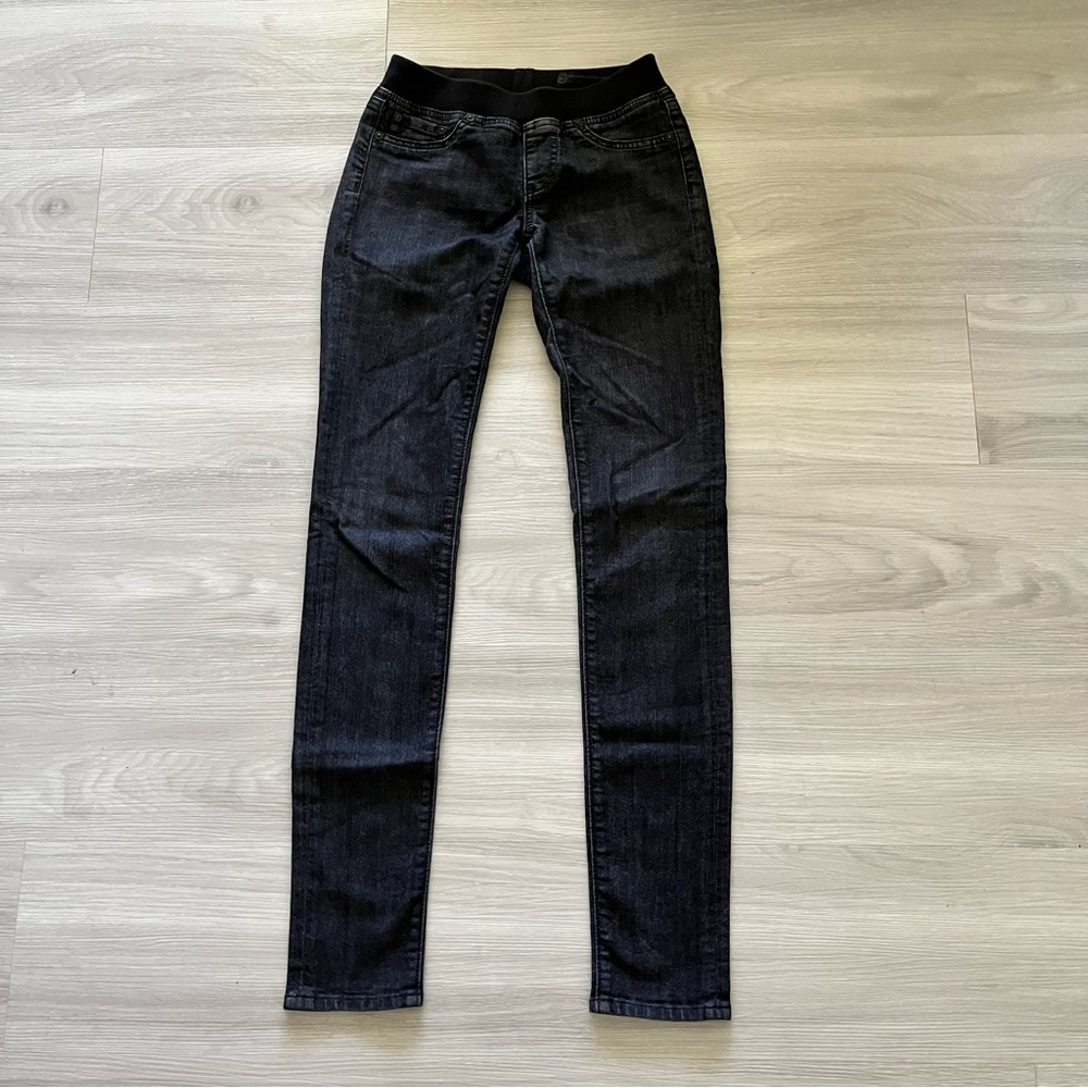 FLAT RATE $40!!   AG  Skinny Black jeans  Elastic Waist Size: 25R
